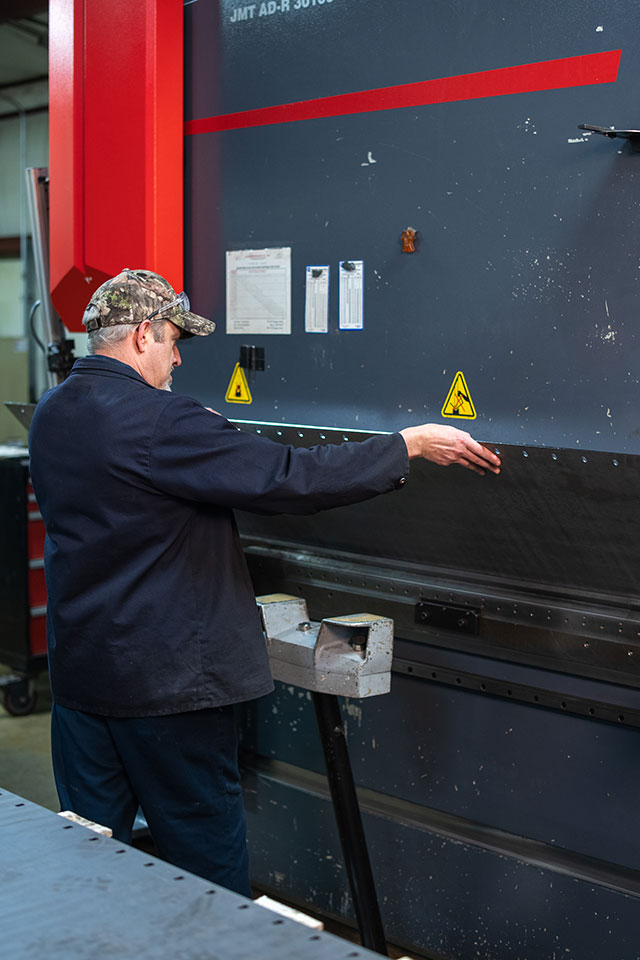 Bending of a large part with press brake